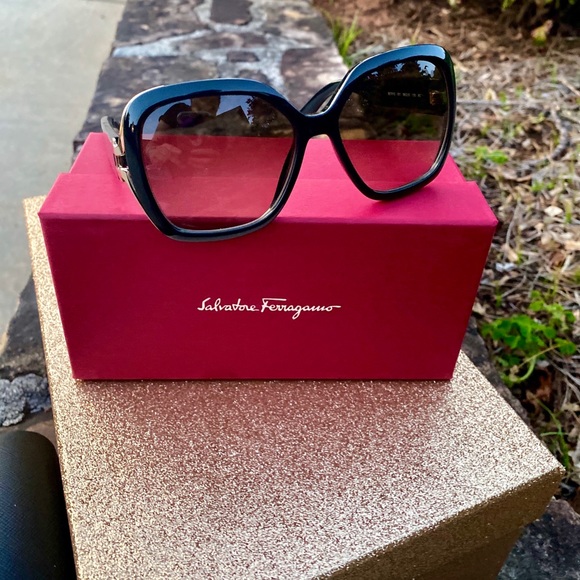 NIB Salvatore Ferragamo Black Square Sunglasses $360 - Picture 3 of 8